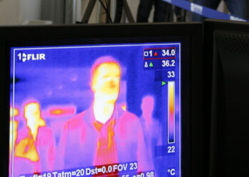 Σχολεία: «μέσα» στη νέα πραγματικότητα – Θερμομετρήσεις, αντισηπτικά και… σημάδια στο προαύλιο