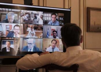 Σύσκεψη υπό τον Κυριάκο Μητσοτάκη για την άρση των περιοριστικών μέτρων στην εστίαση – Τι συζητήθηκε για κλειστούς ημιυπαίθριους χώρους