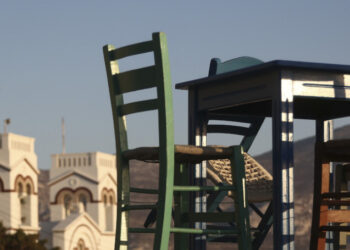 Νέα μέτρα στήριξης: Μειώνεται από το 24% στο 13% ο ΦΠΑ σε όλη την εστίαση, τι θα γίνει με καταλύματα, μεταφορές