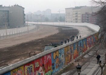 Το τείχος του Βερολίνου ενώνει τη Χέρτα και την Ουνιόν