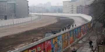 Το τείχος του Βερολίνου ενώνει τη Χέρτα και την Ουνιόν