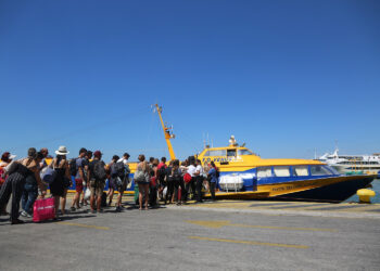 Κοινωνικός τουρισμός: Πώς θα πάρετε voucher 30 ευρώ την ημέρα για διακοπές