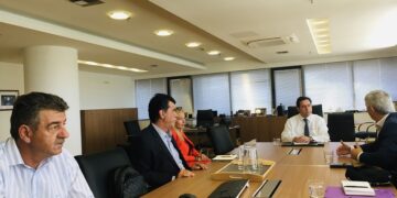 Δήμος Γρεβενών για συνάντηση με Μηταράκη: “Ο κ.Δασταμάνης δεν συζήτησε καν την πρόταση που τέθηκε στο τραπέζι για δημιουργία κλειστής δομής στο Δήμο Γρεβενών”