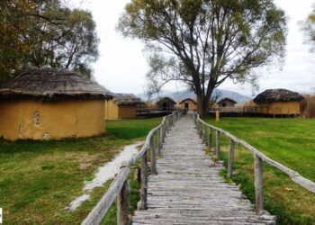 Ο Δήμος Καστοριάς για τη λειτουργια του λιμναίου οικισμού: “Προβάλουμε τον τόπο μας. Ενισχύουμε την τοπική οικονομία”