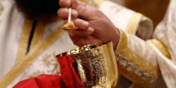 Ιερά Σύνοδος: «Καμία αλλαγή στη Θεία Κοινωνία – Δεν έχει θέση στον Χριστιανισμό η γιόγκα»