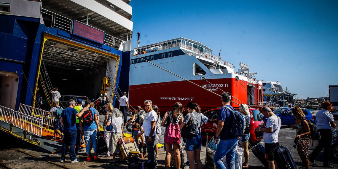 Στο TAXISnet οι αιτήσεις για τις επιταγές διακοπών από το Τουρισμός για Όλους