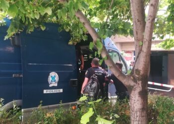 “Δε σκότωσα το παιδί μου-Έχω ήσυχη τη συνείδησή μου” – Για πρώτη φορά η μητέρα του Κωστή Πολύζου σχολίασε την απόφαση του δικαστηρίου και την υπόθεση της δολοφονίας-Τι είπε στους δικαστές