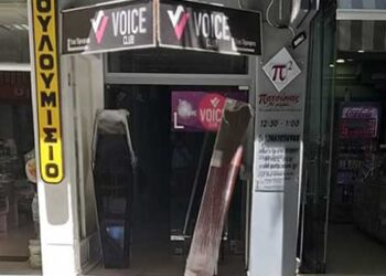 “Μαύρα μεσάνυχτα” στην Κοζάνη – Ποιός και γιατί άφησε δυο φέρετρα στην είσοδο νυχτερινού μαγαζιού και ψησταριάς του πεζόδρομου;