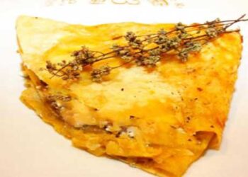 Ποντιακά πιτάκια σάτσ’ περέκ, με κιμά ή τυρί