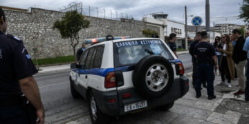 Ναρκωτικά, κινητά τηλέφωνα, Ρόλεξ και μαχαίρια σε νέα έρευνα στις φυλακές Κορυδαλλού