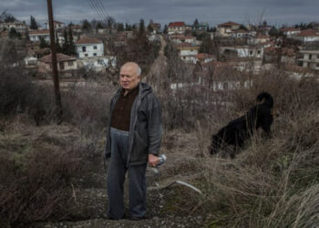 Η φωτογραφία ενός από τους τελευταίους κατοίκους της Μαυροπηγής στον Guardian – Από τα Παραπολιτικά του Παλμού της Τετάρτης 3 Ιουνίου