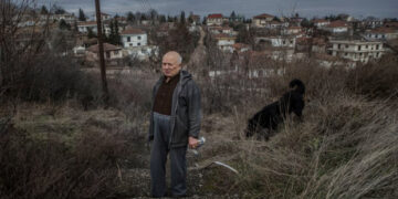 Η φωτογραφία ενός από τους τελευταίους κατοίκους της Μαυροπηγής στον Guardian – Από τα Παραπολιτικά του Παλμού της Τετάρτης 3 Ιουνίου