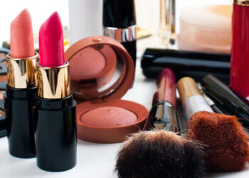 Ο ΕΟΦ αποσύρει 47 καλλυντικά – Δείτε τη λίστα με αρώματα, μωρομάντηλα και κρέμες