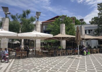 Δήμος Εορδαίας: Εξετάζονται οι αιτήσεις καταστημάτων για τα τραπεζοκαθίσματα –	Π. Κάλφας: «Επιπλέον χώρος όπου υπάρχει δυνατότητα και δεν ενοχλεί την προσβασιμότητα»