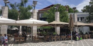 Δήμος Εορδαίας: Εξετάζονται οι αιτήσεις καταστημάτων για τα τραπεζοκαθίσματα –	Π. Κάλφας: «Επιπλέον χώρος όπου υπάρχει δυνατότητα και δεν ενοχλεί την προσβασιμότητα»