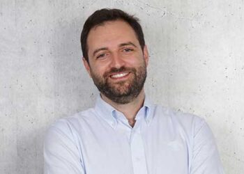 Ο απόφοιτος του ΑΠΘ, Αν. Καθηγητής στο Πανεπιστήμιο του Μόντρεαλ, Δημήτρης Κουκουλόπουλος δίνει διαδικτυακή διάλεξη στο ΑΠΘ για την απόδειξη της Εικασίας των Duffin-Schaeffer