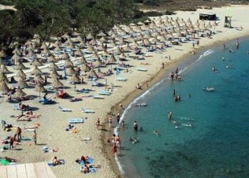 Άρση μέτρων στις οργανωμένες παραλίες – Επιστρέφει ο καφές και τα τραπεζοκαθίσματα