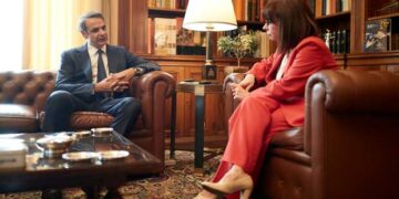 Συνάντηση Μητσοτάκη – Σακελλαροπούλου: “Η χώρα θα αντιμετωπίσει όλες τις προκλήσεις”