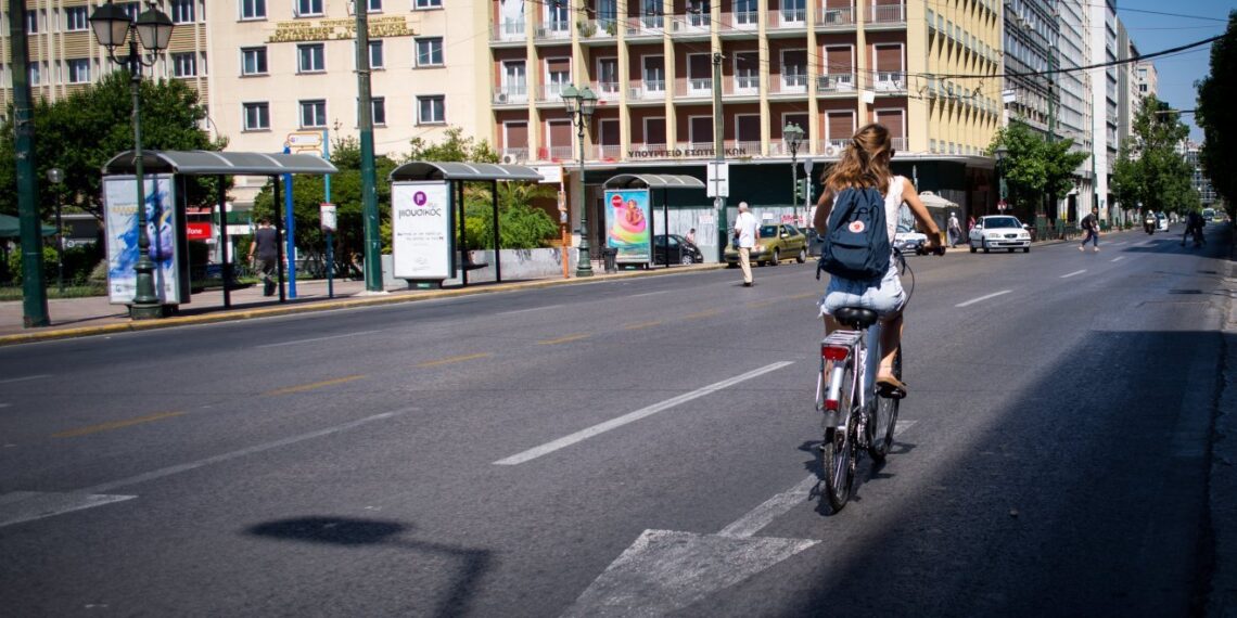 Όριο 30χλμ/ώρα σε τοπικές οδούς και στα δίκτυα πεζοδρόμων – ποδηλατοδρόμων