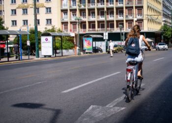 Όριο 30χλμ/ώρα σε τοπικές οδούς και στα δίκτυα πεζοδρόμων – ποδηλατοδρόμων
