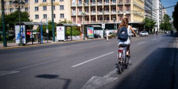 Όριο 30χλμ/ώρα σε τοπικές οδούς και στα δίκτυα πεζοδρόμων – ποδηλατοδρόμων