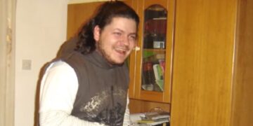 Η θεία του Κωστή Πολύζου στην Αγγελική Νικολούλη: “Υπάρχει Θεός, υπάρχει δικαίωση – Θα φέρουμε τα οστά του Κωστή δίπλα στον πατέρα του” (VIDEO)