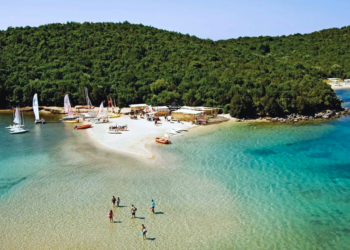 Η «Καραϊβική της Ελλάδας»: Το παραθαλάσσιο χωριό που αποθεώνουν οι χρήστες του Tripadvisor