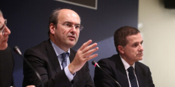 ΔΕΗ: Θα φύγουν 5.000 με 5.500 υπάλληλοι με εθελούσια έξοδο, δηλώνει ο Χατζηδάκης