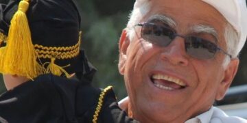 Ο Πρόεδρος του συλλόγου Μακεδόνων Βερολίνου Κυριάκος Χαΐτίδης ενισχύει το Ιατρείο του Λεχόβου