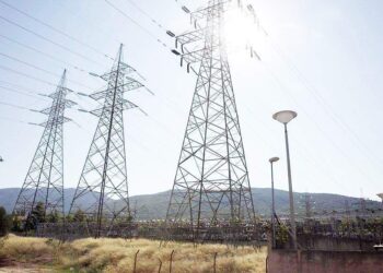 Γιατί πληρώνουμε το ακριβότερο ρεύμα στην Ευρώπη