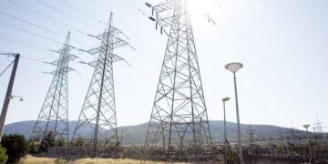 Γιατί πληρώνουμε το ακριβότερο ρεύμα στην Ευρώπη