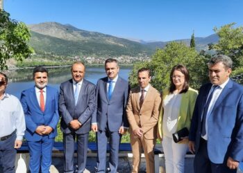 Ενημέρωση για τα αναπτυξιακά χρηματοδοτικά προγράμματα από τον Περιφερειάρχη Δυτικής Μακεδονίας Γιώργο Κασαπίδη στην Καστοριά, παρουσία του Υφυπουργού Μακεδονίας Θράκης  κ. Καράογλου Θεόδωρου