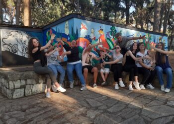 Ο απολογισμός και το βίντεο της δράσης «Οι Συν-Κινήσεις ενός Ταξιδιού-δημιουργία τοιχογραφίας», του 9ου Αντιρατσιστικού Φεστιβάλ Κοινωνικής Αλληλεγγύης Κοζάνης