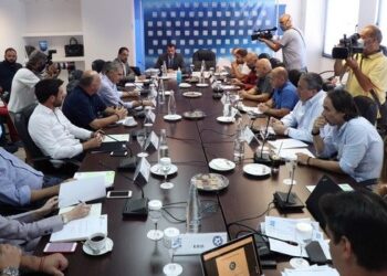 Super League: Είπε “όχι” στην αναδιάρθρωση, αποφασίζει η ΕΠΟ