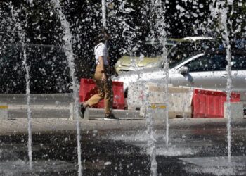 Καιρός: Δείτε που χτύπησε 40αρια – Κορυφώνεται το κύμα ζέστης το επόμενο 48ωρο