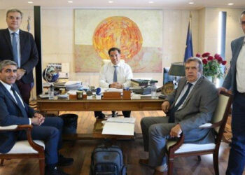 Δεσμεύσεις της κυβέρνησης για τον εμπορικό κόσμο στη συνάντηση της ΕΣΕΕ με τον Υπουργό Ανάπτυξης και Επενδύσεων Ά. Γεωργιάδη