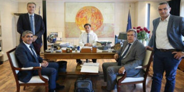 Δεσμεύσεις της κυβέρνησης για τον εμπορικό κόσμο στη συνάντηση της ΕΣΕΕ με τον Υπουργό Ανάπτυξης και Επενδύσεων Ά. Γεωργιάδη