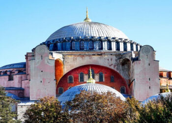 Πένθιμα χτύπησαν οι καμπάνες στον ορθόδοξο κόσμο παντού στη γη, στη χριστιανοσύνη όλη, πένθιμα χτυπούν και οι καρδιές στον πολιτισμένο κόσμο,για την Αγία Σοφία στην Κωνσταντινούπολη – του παπαδάσκαλου Κωνσταντίνου Ι. Κώστα