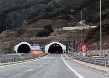 Εγνατία: Στην πρώτη σήραγγα από Βέροια προς Κοζάνη το Τροχαίο με φορτηγό και ΙΧ – Ένας τραυματίας στο Νοσοκομείο – Ουρές χιλιομέτρων