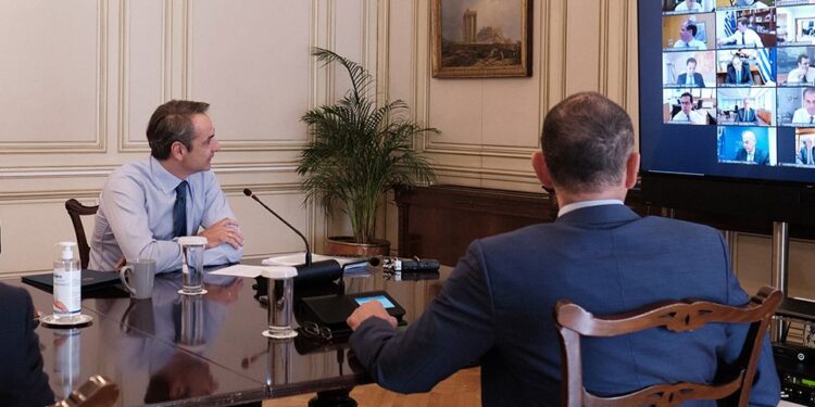 Κορωνοϊός: Έλεγχοι παντού «χωρίς εκπτώσεις» – Τι αποφασίσθηκε στη σύσκεψη υπό τον πρωθυπουργό