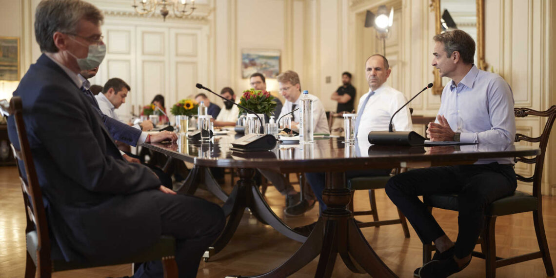 Έκτακτη σύσκεψη το απόγευμα στο Μαξίμου για τον κορονοϊό