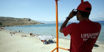 Ο κορονοϊός βάζει τέλος στο «φιλί της ζωής» – Νέες τεχνικές διάσωσης από πνιγμό