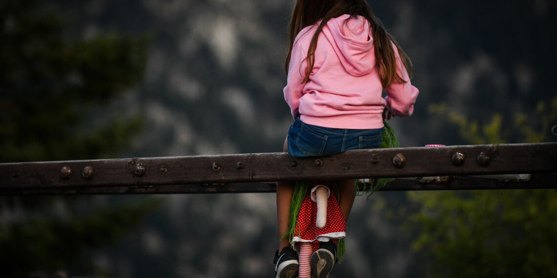 Αλλαγές στην επιμέλεια χωρισμένων γονέων – Ποιες αποφάσεις χρειάζονται και την συναίνεση των δύο