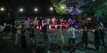 Κορωνοϊός-καθηγητής Βατόπουλος: Ισως πρέπει να τεθεί θέμα απαγόρευσης στα πανηγύρια