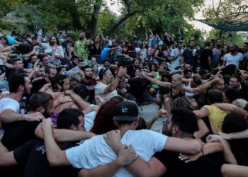 Πανηγύρια: Εκδόθηκε η ΚΥΑ – Τι ισχύει για τα παζάρια και τις συναυλίες