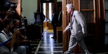 Σκευωρία Novartis: Παραπέμπεται στη Δικαιοσύνη ο Παπαγγελόπουλος για οκτώ αδικήματα