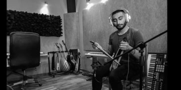 Κυκλοφόρησε το νέο τραγούδι του Κώστα Ταρατσίδη: “Το φίλεμα’ς”