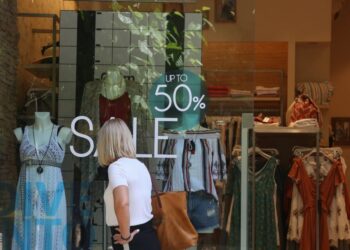 Θερινές Εκπτώσεις: Ξεκινούν σήμερα – Πώς θα λειτουργήσουν τα καταστήματα, τι να προσέχουν οι καταναλωτές