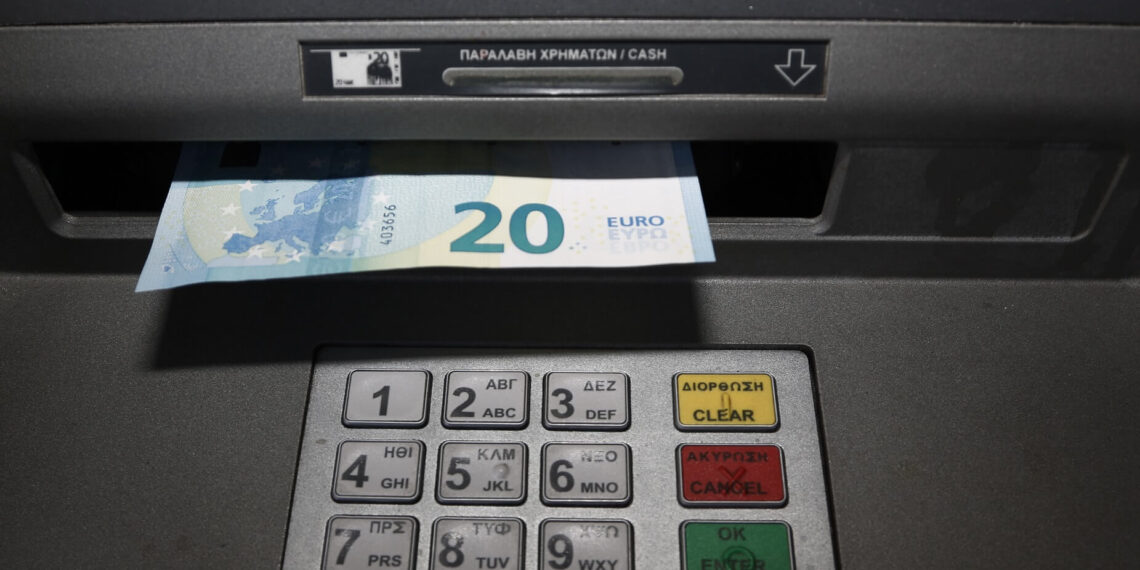 Τι πρέπει να προσέξουν οι φορολογούμενοι με την δήλωση στους τόκους των καταθέσεων