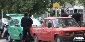 Βίντεο: Δείτε τον 45χρονο δράστη να οδηγείται στο αυτοκίνητό του συνοδεία της Αστυνομίας